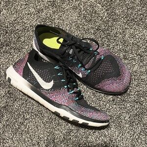 Nike Women's Black and Pink Sneakers